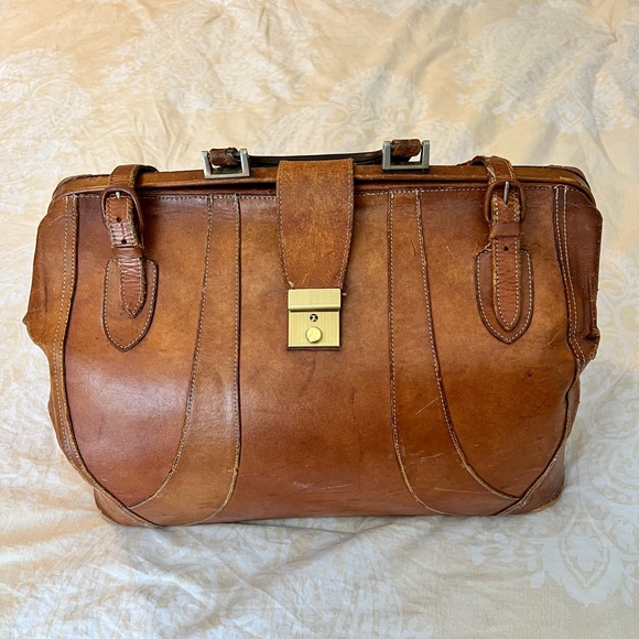 Vintage Doctor’s Bag [overnight bag] - Picture 2 of 6